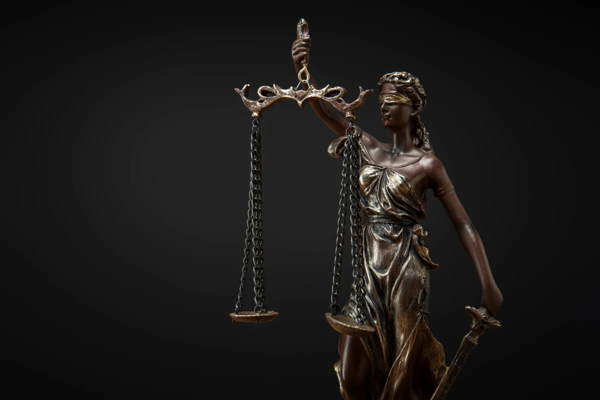 Contestation d'une décision du tribunal correctionnel : Comprendre vos droits et options